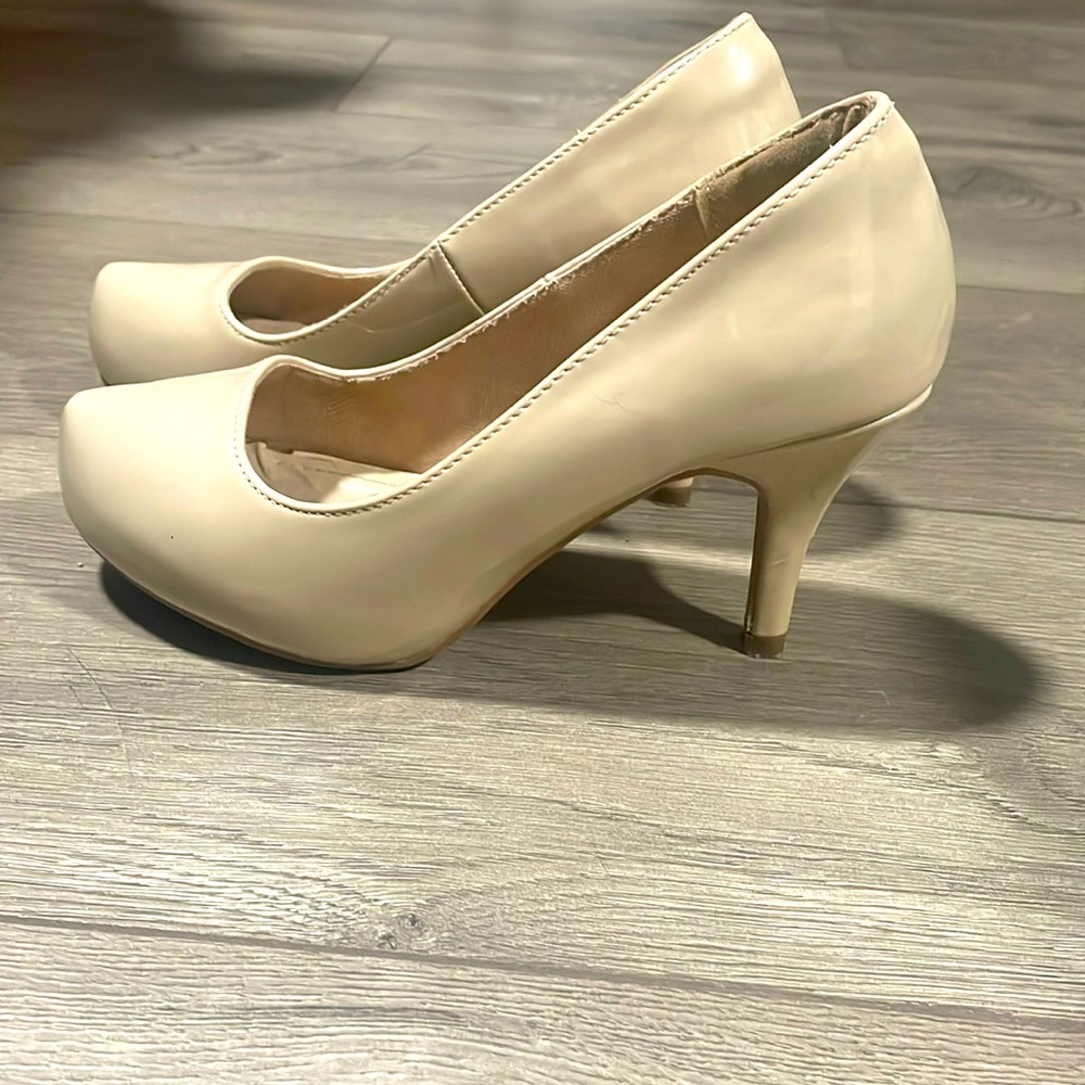 They don’t  fit my sister’s feet a little too tight.